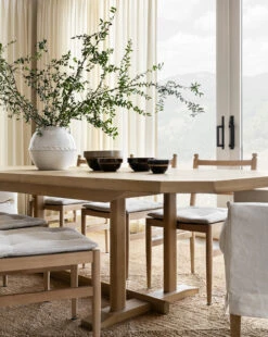 Rounded White Vase -Bloomingville Store Summer Templated 120 1